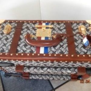 juicy couture rolling luggage